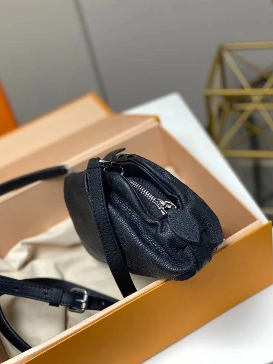 LOUIS SCALA POUCH MINI VUITTON 0716